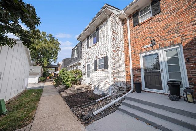 8602 W 84th Terrace, Overland Park, KS 66212