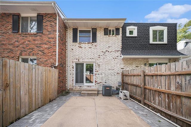 8602 W 84th Terrace, Overland Park, KS 66212