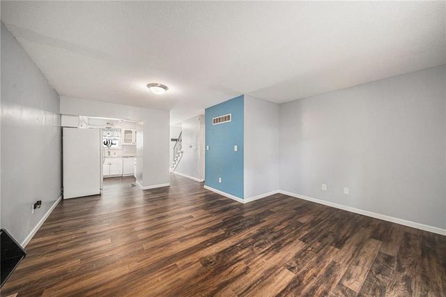 8602 W 84th Terrace, Overland Park, KS 66212