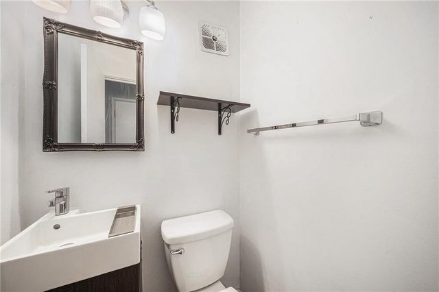 8602 W 84th Terrace, Overland Park, KS 66212