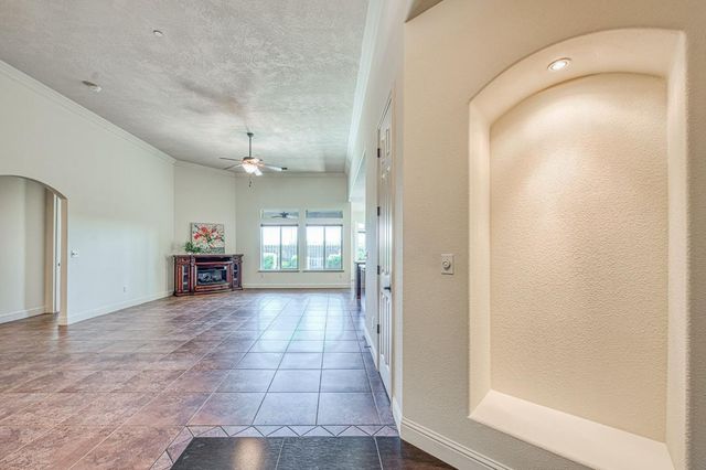 2952 25th Avenue, Kingsburg, CA 93631