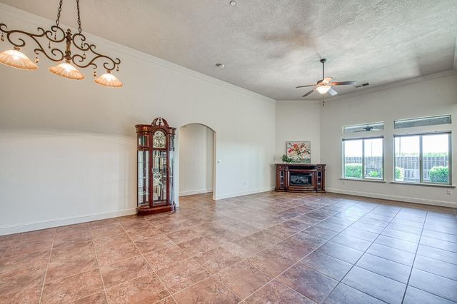 2952 25th Avenue, Kingsburg, CA 93631