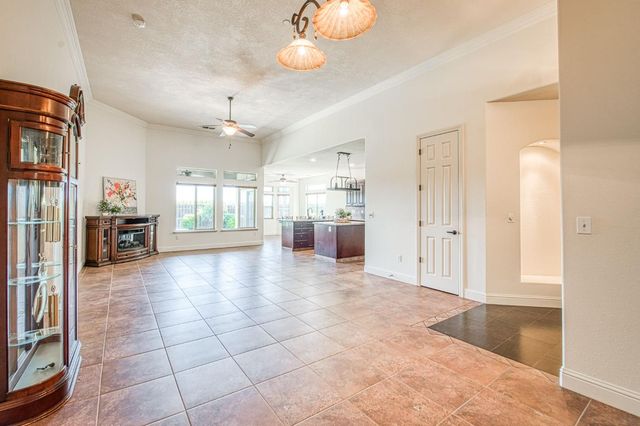 2952 25th Avenue, Kingsburg, CA 93631