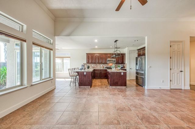 2952 25th Avenue, Kingsburg, CA 93631