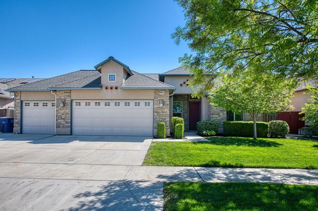 2952 25th Avenue, Kingsburg, CA 93631