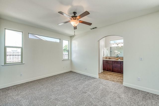 2952 25th Avenue, Kingsburg, CA 93631