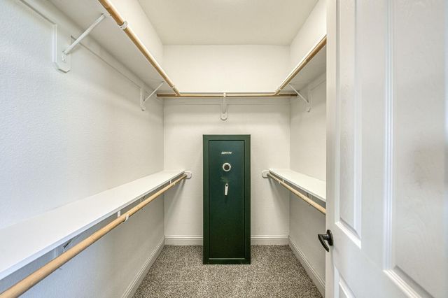 2952 25th Avenue, Kingsburg, CA 93631