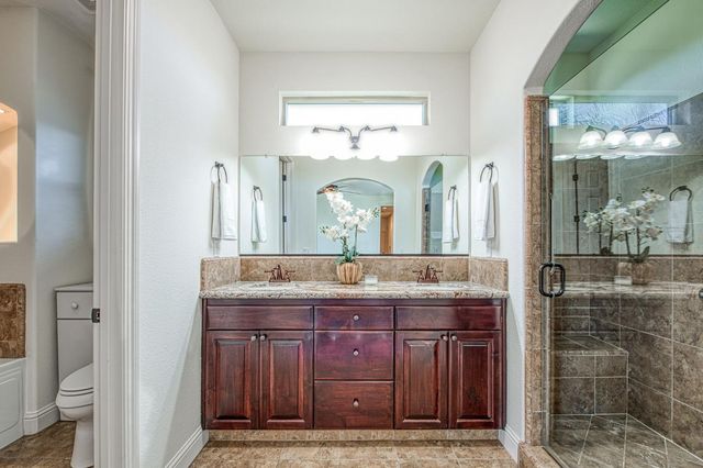 2952 25th Avenue, Kingsburg, CA 93631