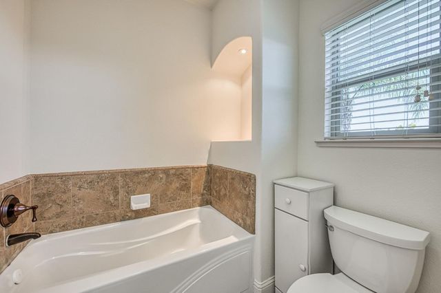 2952 25th Avenue, Kingsburg, CA 93631