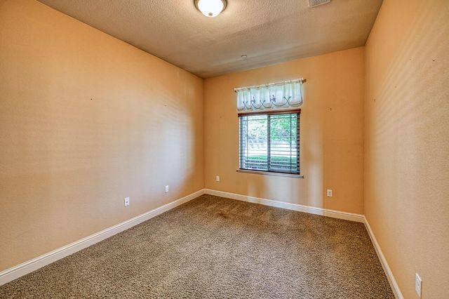 2952 25th Avenue, Kingsburg, CA 93631