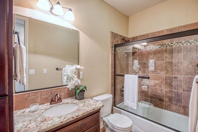 2952 25th Avenue, Kingsburg, CA 93631