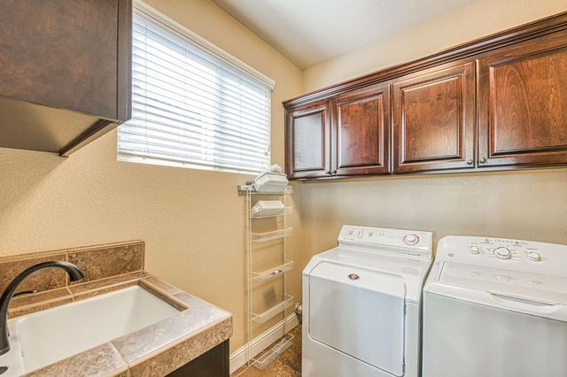 2952 25th Avenue, Kingsburg, CA 93631