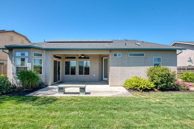 2952 25th Avenue, Kingsburg, CA 93631