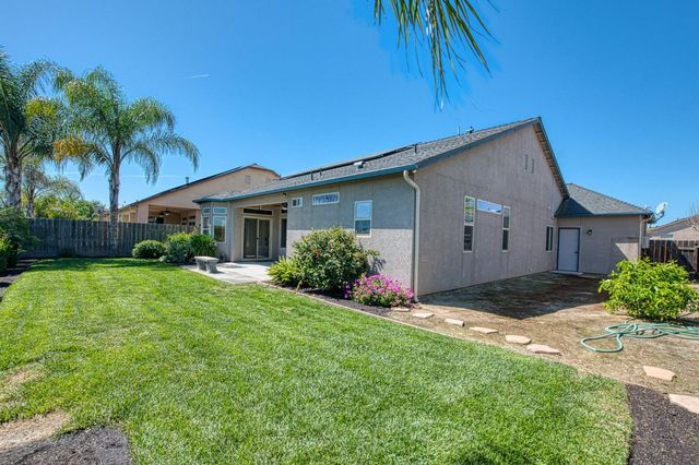 2952 25th Avenue, Kingsburg, CA 93631