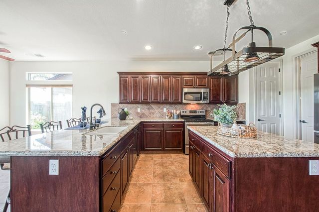 2952 25th Avenue, Kingsburg, CA 93631