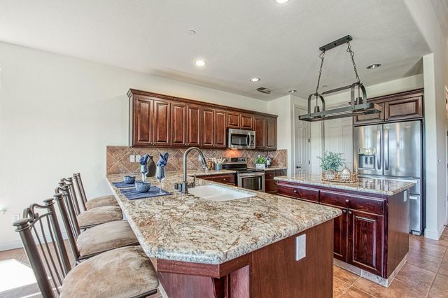 2952 25th Avenue, Kingsburg, CA 93631