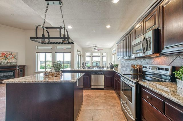 2952 25th Avenue, Kingsburg, CA 93631