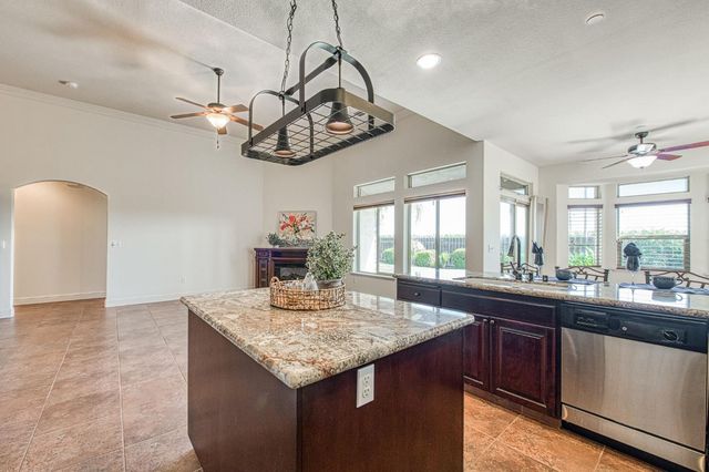 2952 25th Avenue, Kingsburg, CA 93631