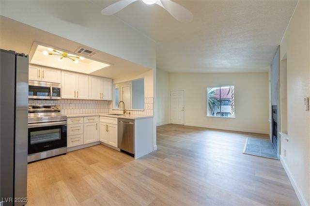 5040 Spencer Street D, Las Vegas, NV 89119