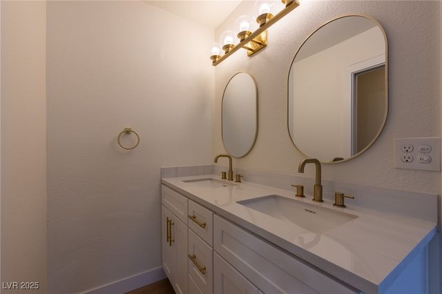 5040 Spencer Street D, Las Vegas, NV 89119