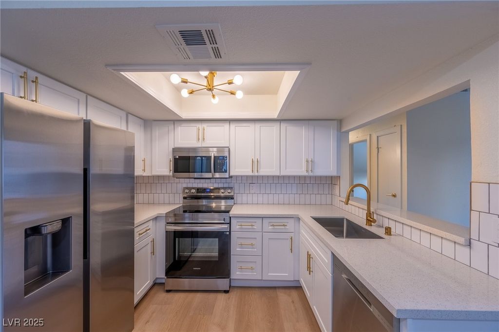 5040 Spencer Street D, Las Vegas, NV 89119