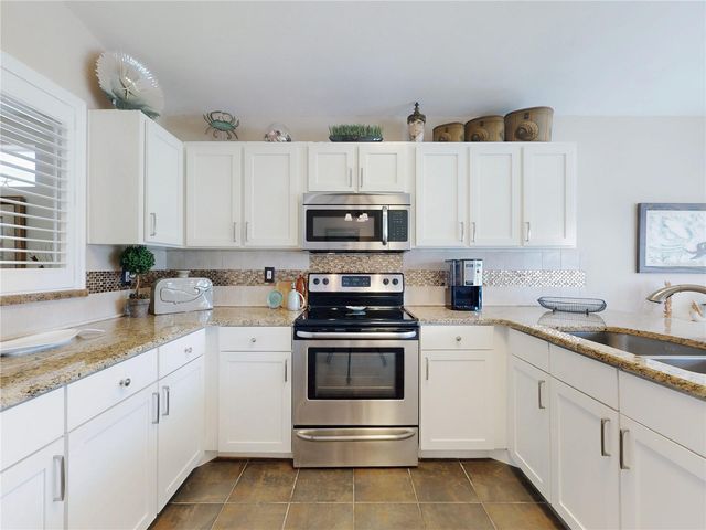 1305 WAYNE AVENUE, New Smyrna Beach, FL 32168