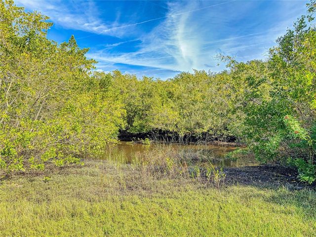 1305 WAYNE AVENUE, New Smyrna Beach, FL 32168