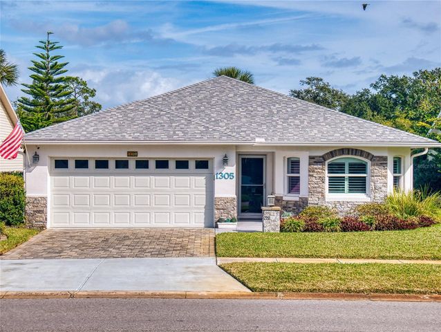 1305 WAYNE AVENUE, New Smyrna Beach, FL 32168