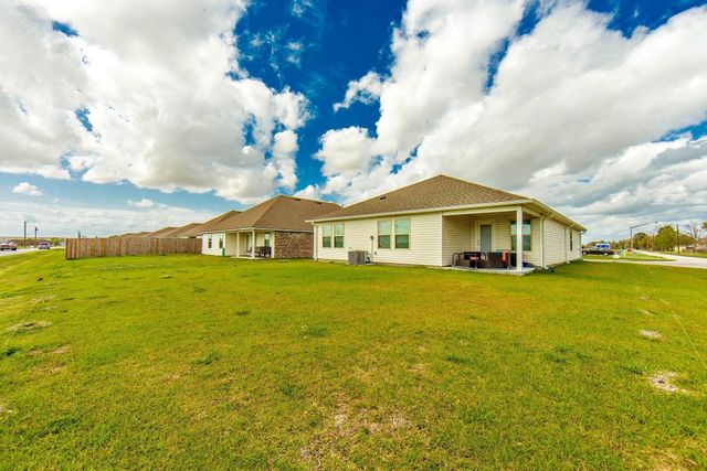 101 Lola Dr, Thibodaux, LA 70301