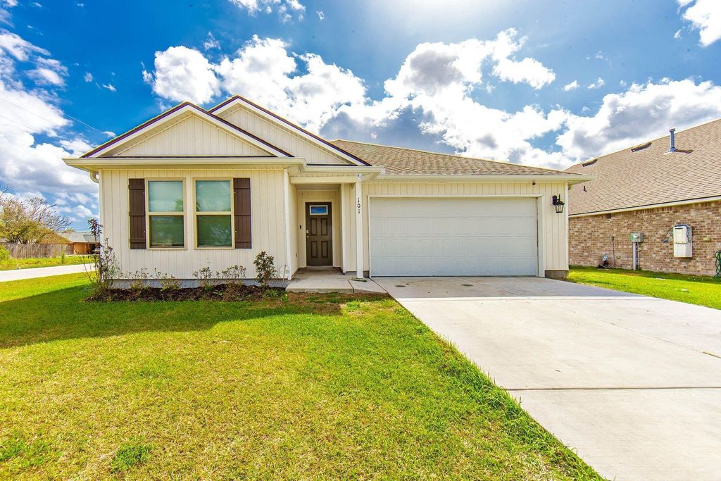 101 Lola Dr, Thibodaux, LA 70301