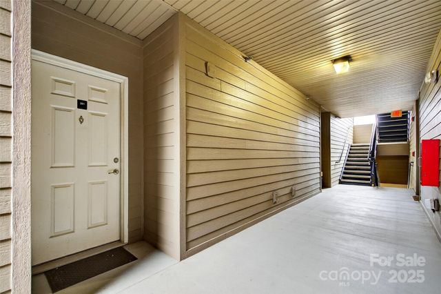 202 Brickton Village Circle 201, Fletcher, NC 28732