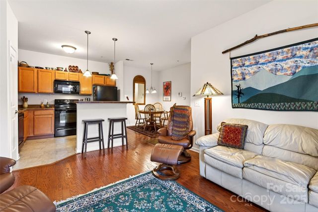 202 Brickton Village Circle 201, Fletcher, NC 28732