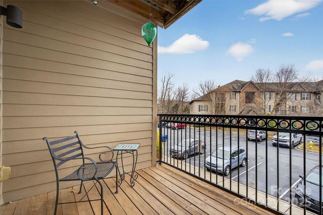 202 Brickton Village Circle 201, Fletcher, NC 28732