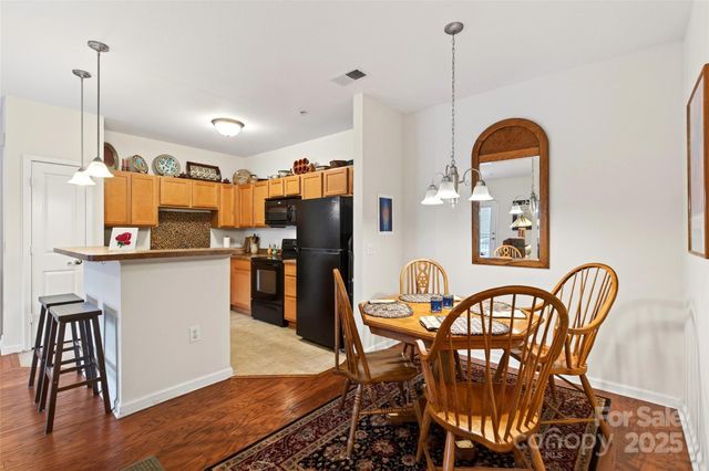 202 Brickton Village Circle 201, Fletcher, NC 28732