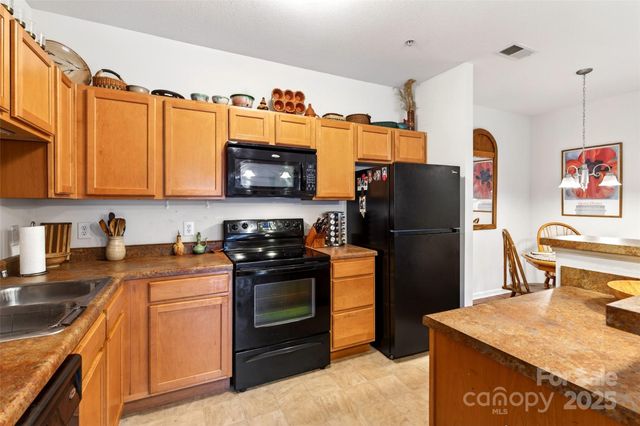 202 Brickton Village Circle 201, Fletcher, NC 28732