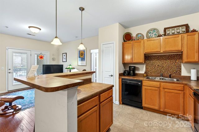 202 Brickton Village Circle 201, Fletcher, NC 28732