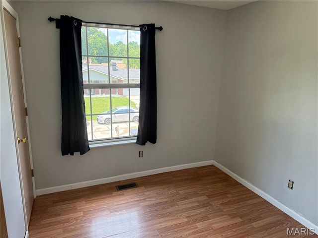3850 Jeff Drive, St Charles, MO 63304