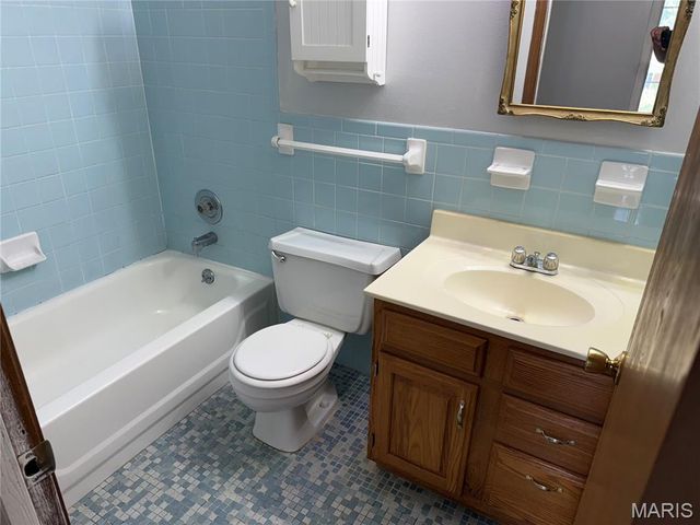 3850 Jeff Drive, St Charles, MO 63304