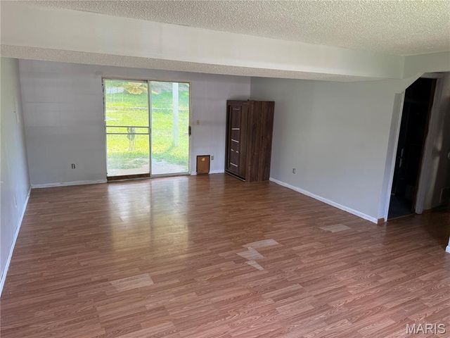 3850 Jeff Drive, St Charles, MO 63304