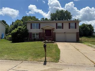 3850 Jeff Drive, St Charles, MO 63304