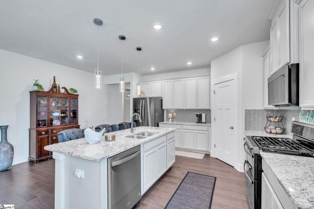 208 Obsidian Court, Simpsonville, SC 29680