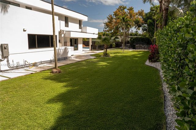 10475 SW 72nd Ave, Pinecrest, FL 33156