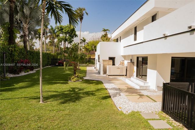 10475 SW 72nd Ave, Pinecrest, FL 33156