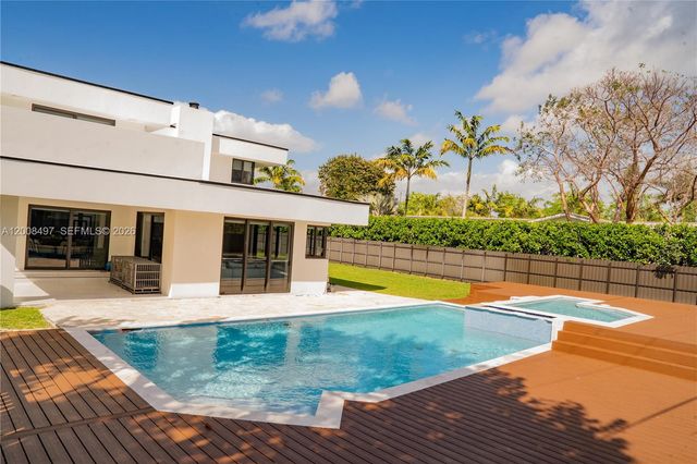10475 SW 72nd Ave, Pinecrest, FL 33156