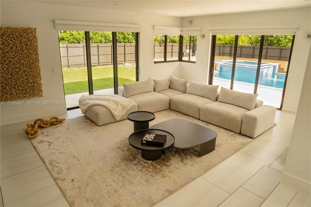 10475 SW 72nd Ave, Pinecrest, FL 33156