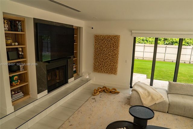 10475 SW 72nd Ave, Pinecrest, FL 33156