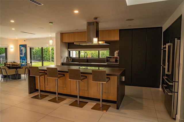 10475 SW 72nd Ave, Pinecrest, FL 33156