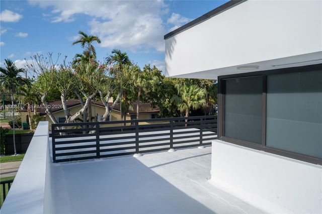 10475 SW 72nd Ave, Pinecrest, FL 33156