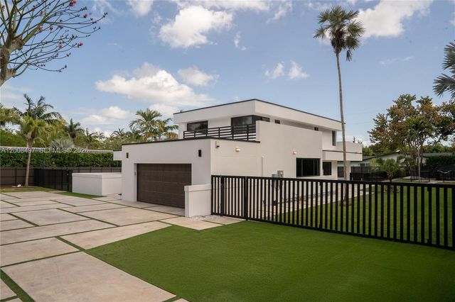 10475 SW 72nd Ave, Pinecrest, FL 33156