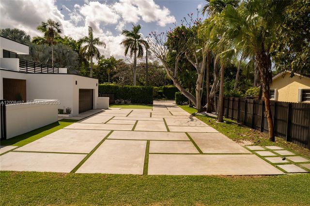 10475 SW 72nd Ave, Pinecrest, FL 33156